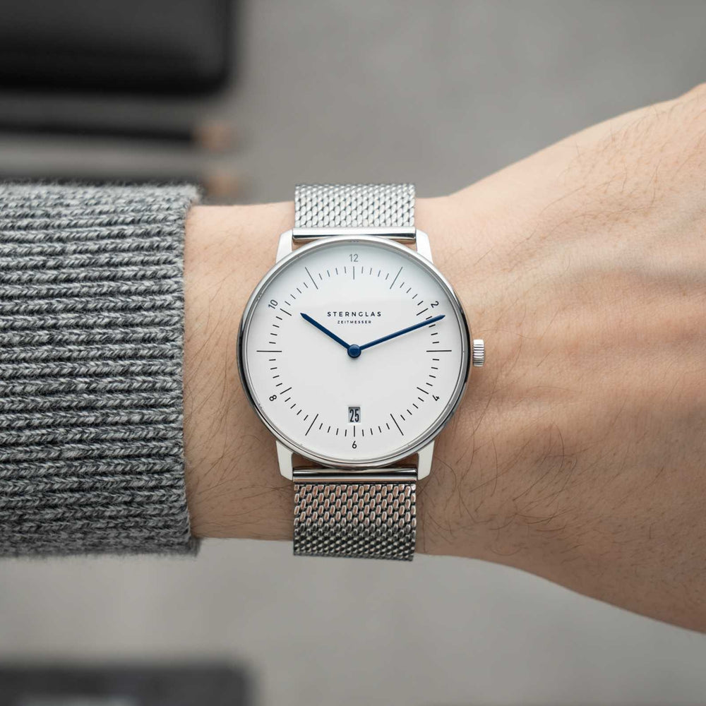 Naos Quartz 38mm - White on Bracelet