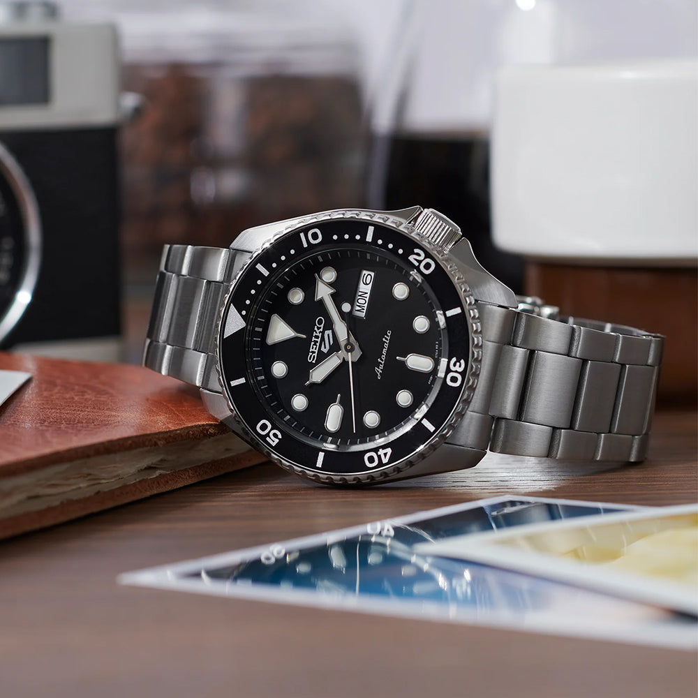 5 Sports Black Dial, 42.5mm SRPD55