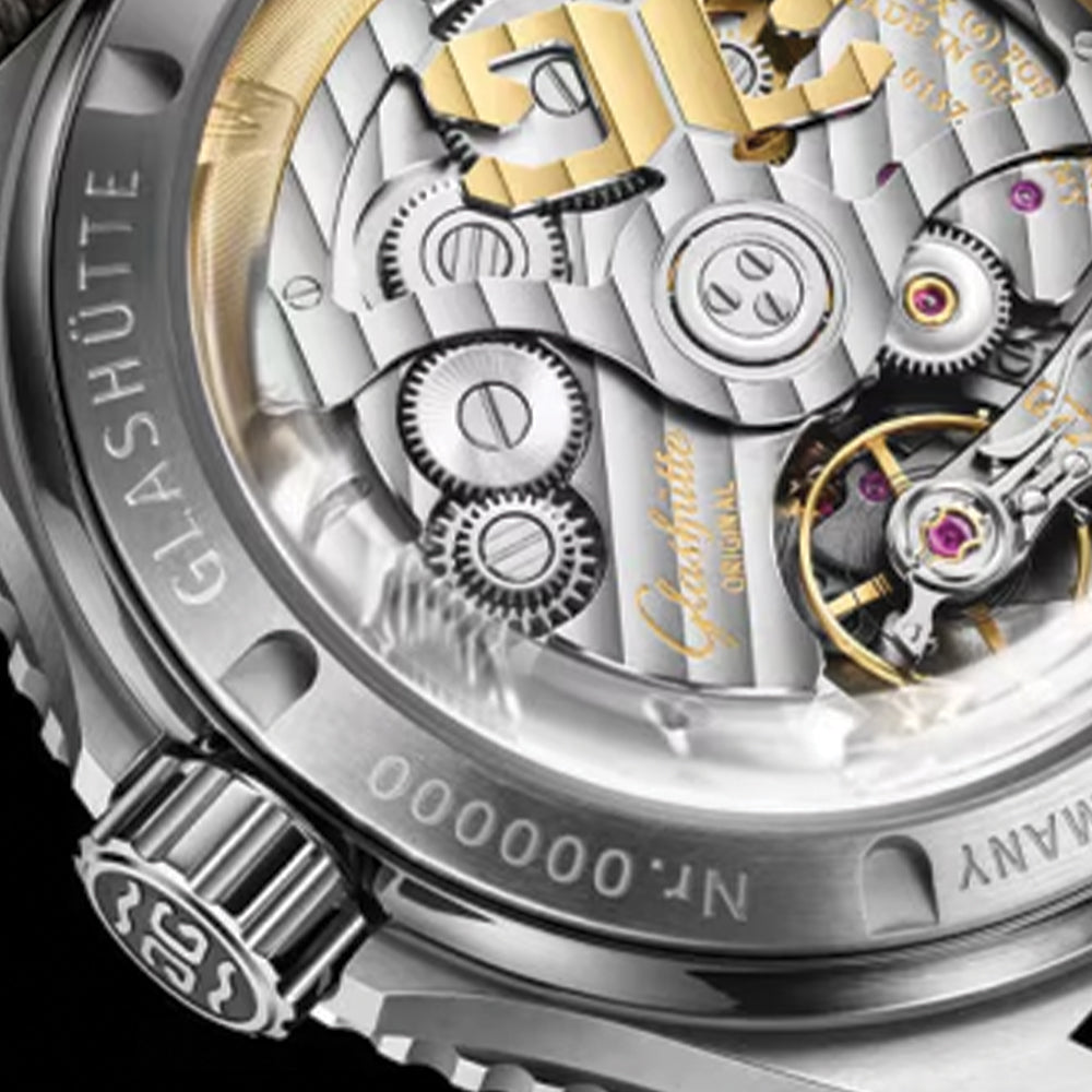 SeaQ Panorama Date 43mm - Varnish Reed Green on Bracelet