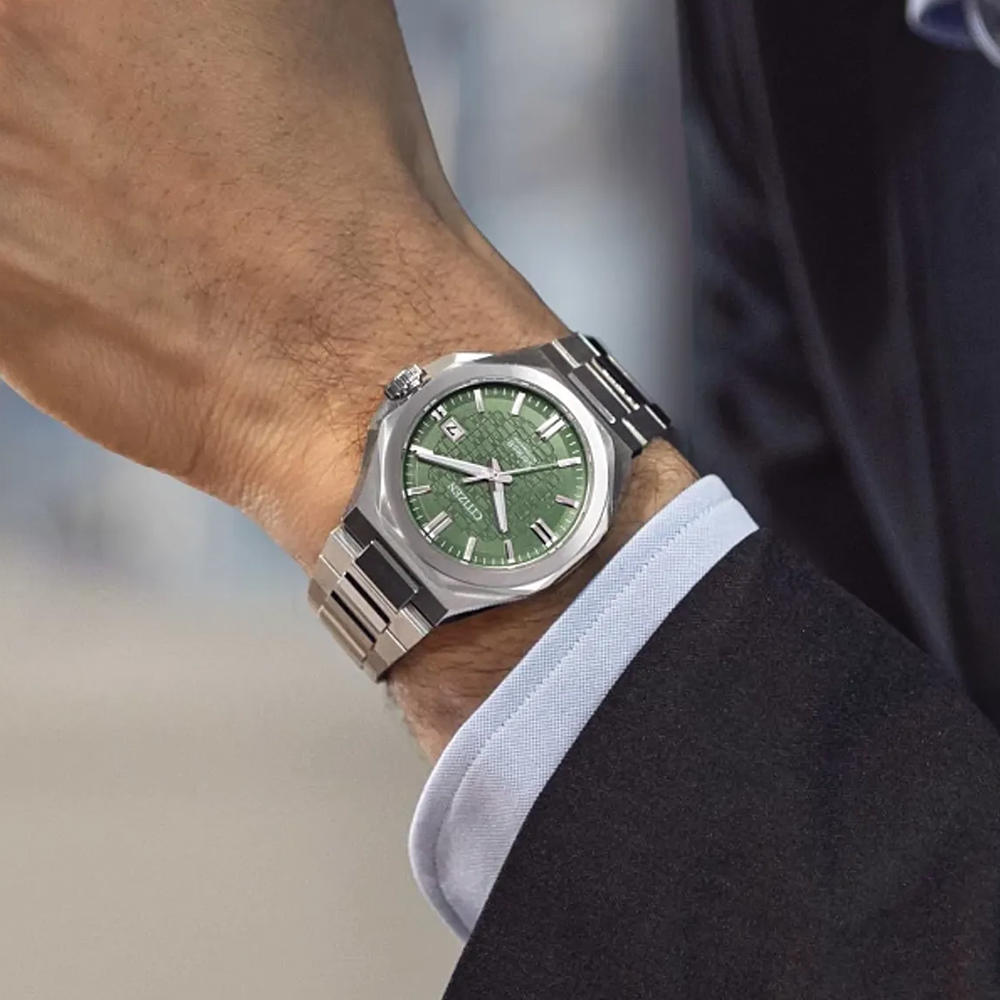 Series8 Automatic 39mm - Green on Bracelet