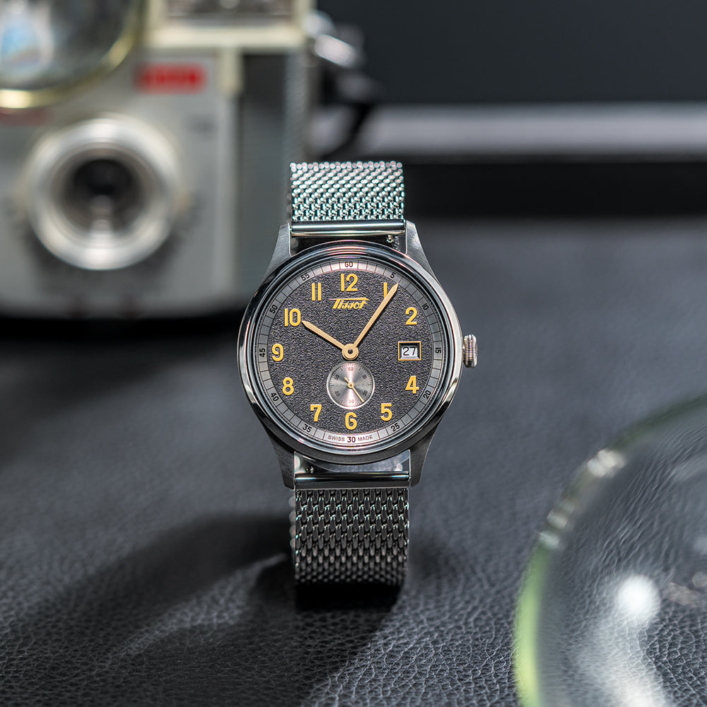 Heritage Small Second 1938 COSC 39mm - Grey on Bracelet (Additional Leather Strap)