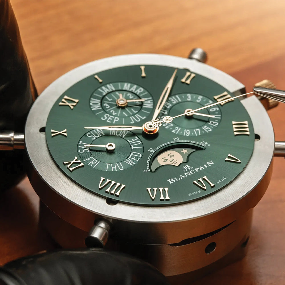 Villeret Quantième Perpétuel Red Gold 40.3mm - Green on Leather Strap