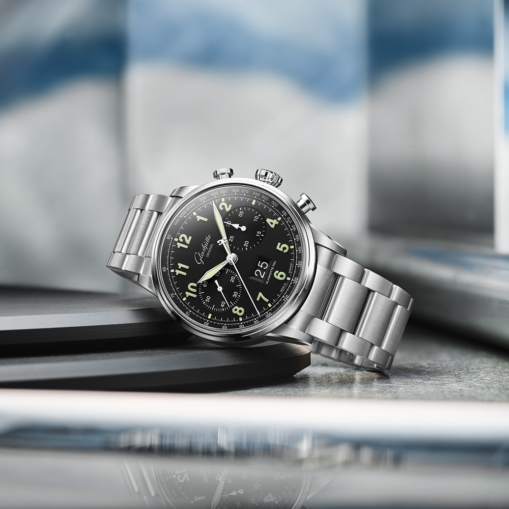Senator Chronograph Navigator 41mm - Black Lacquer on Bracelet