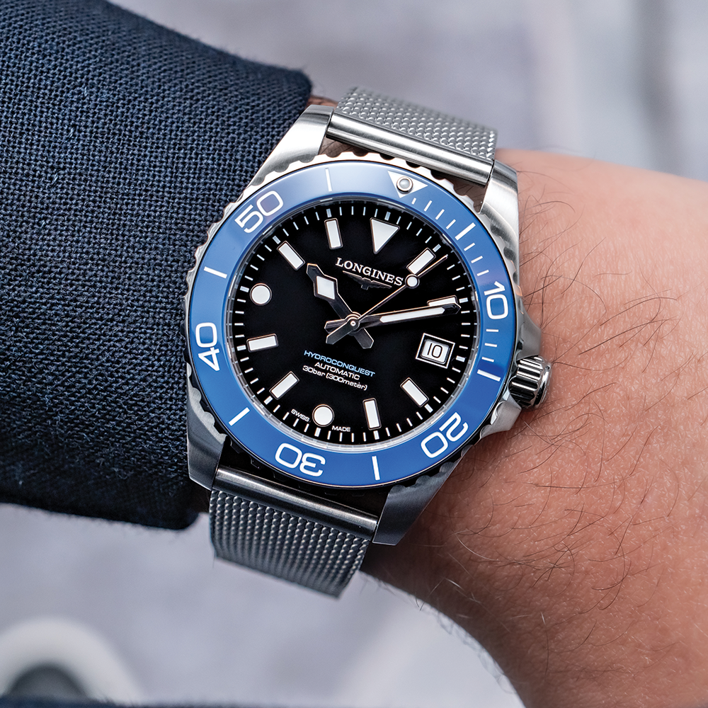 HydroConquest 39mm - Black, Blue Bezel on Mesh Bracelet