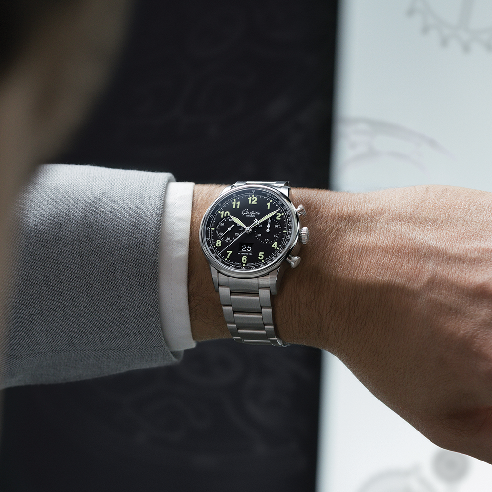 Senator Chronograph Navigator 41mm - Black Lacquer on Bracelet