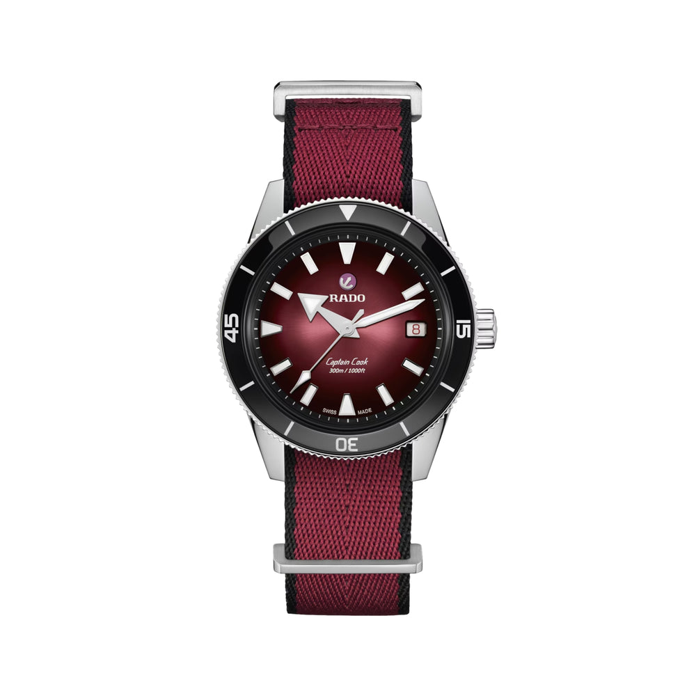 Captain Cook Automatic 39mm - Red on Bracelet w/ Two Extra Straps
