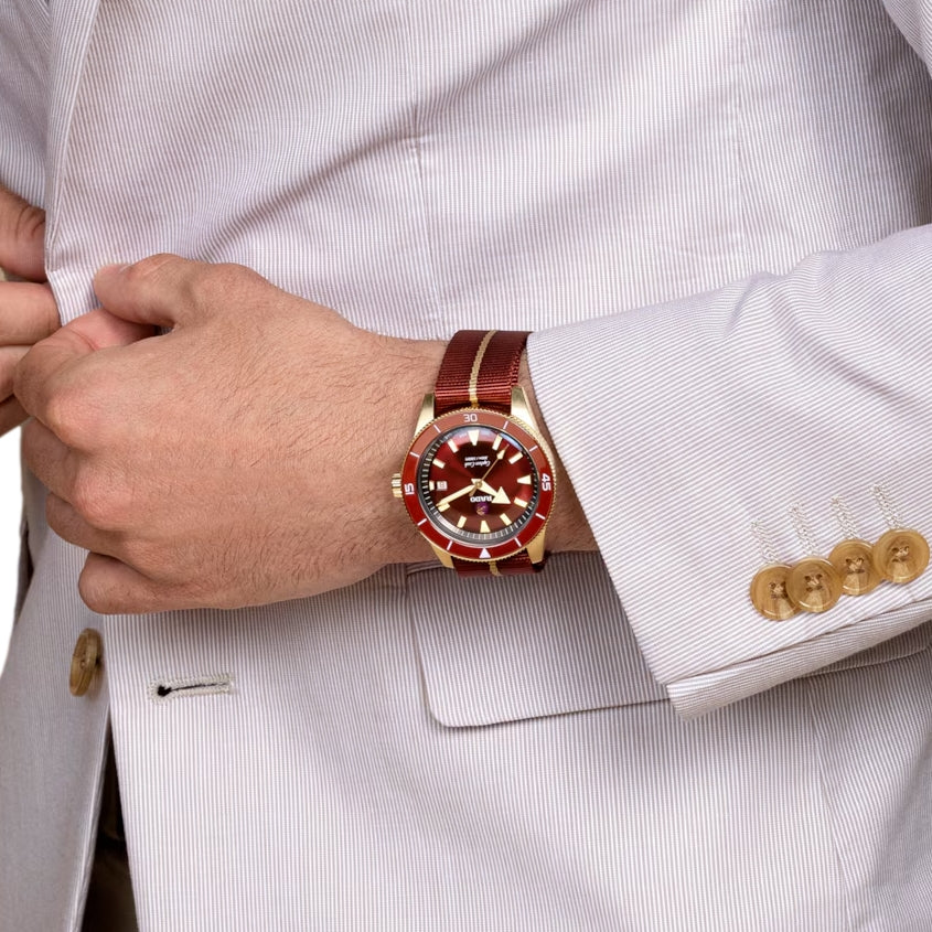 Captain Cook Automatic Bronze 42mm - Red on Fabric Strap