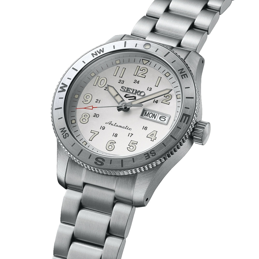 HDB007 5 Sports Field Series 41mm - White on Bracelet
