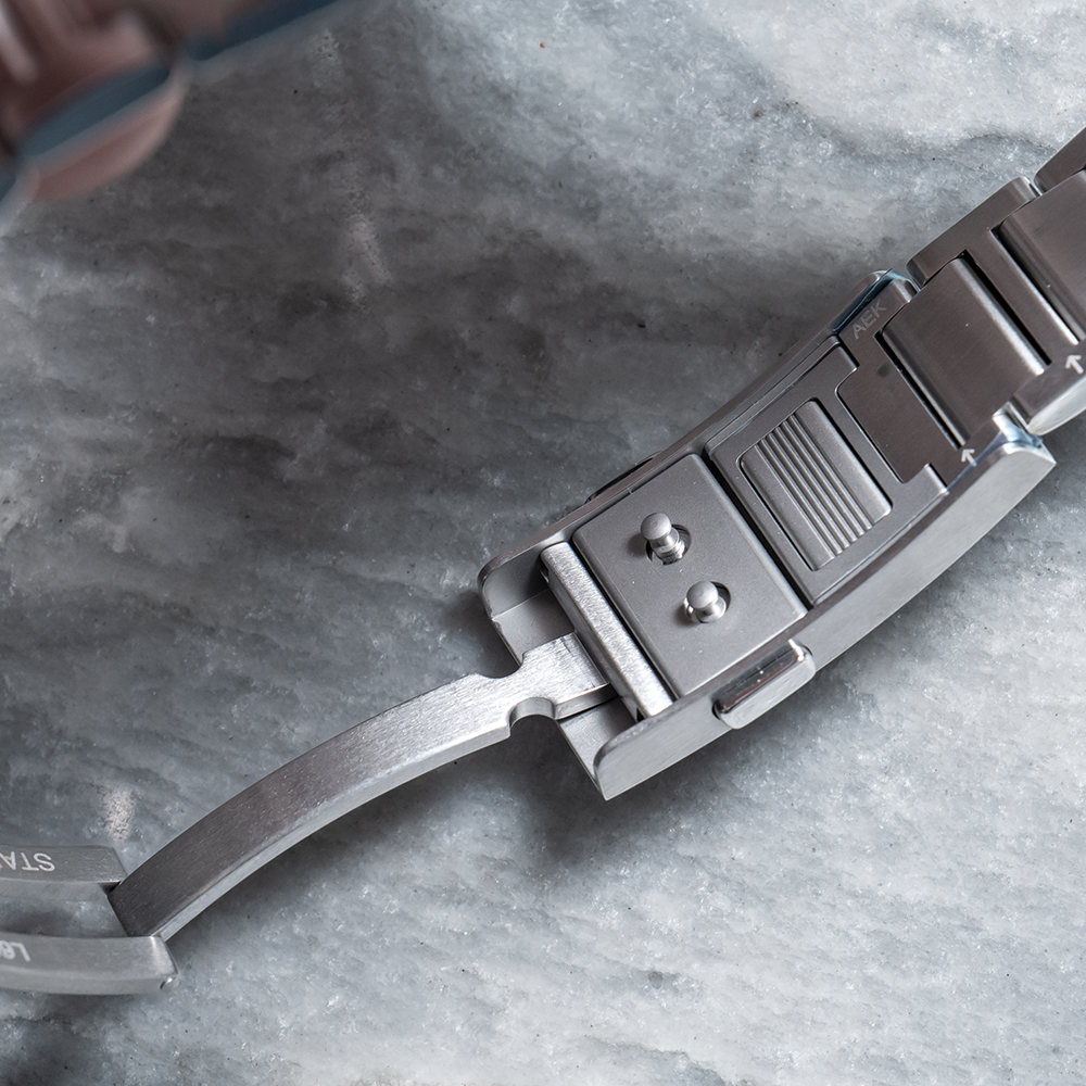 HydroConquest 39mm - Green on Bracelet