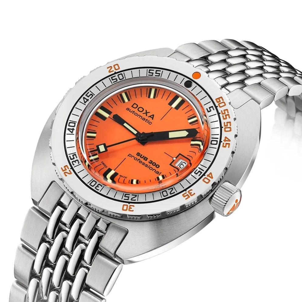 SUB 300 Professional 42.5mm - Orange on Bracelet