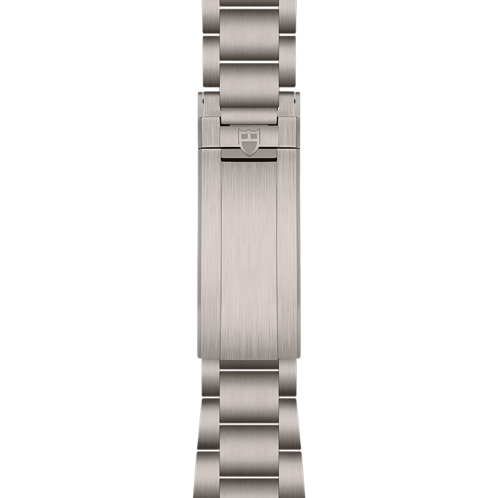 Pelagos Titanium 39mm - Black on Bracelet w/ Extra Rubber Strap