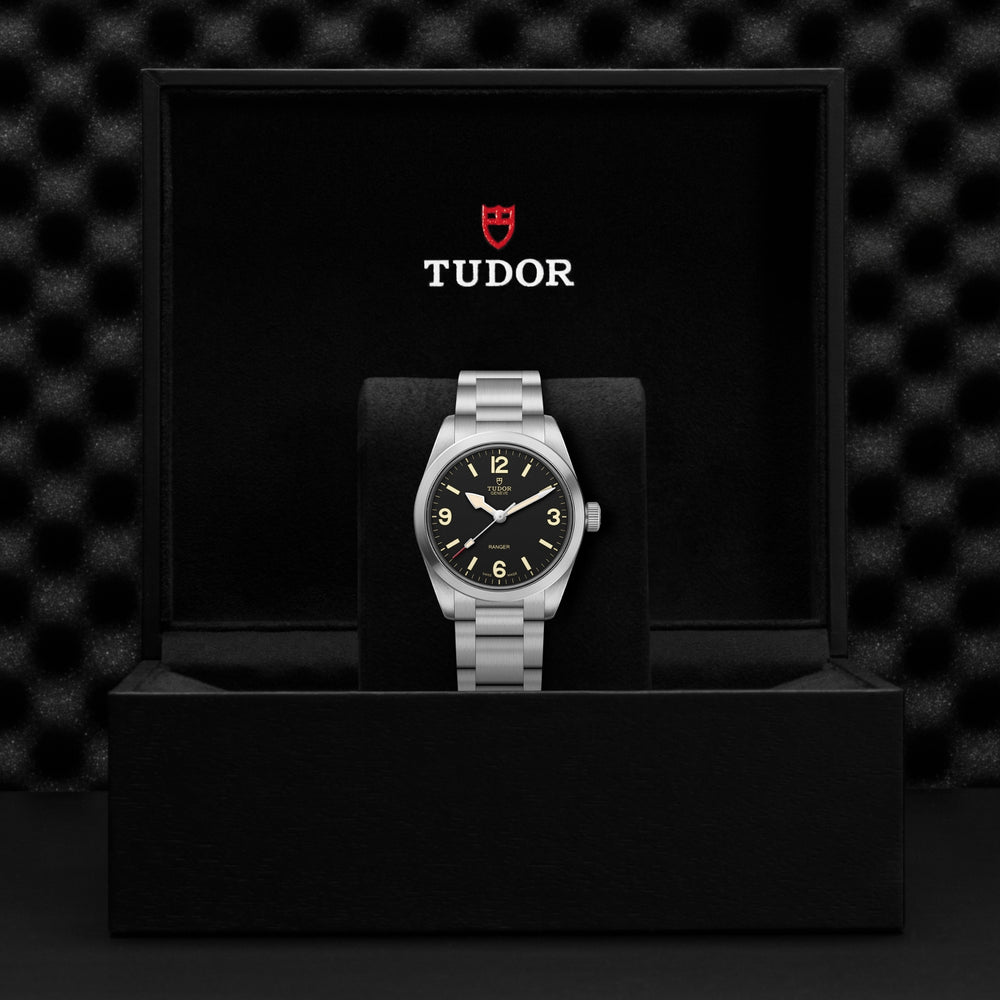 Ranger 36mm - Black on Bracelet